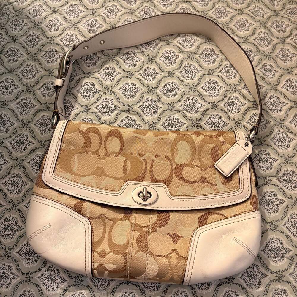 Vintage Coach Signature C Turnlock Shoulder Bag 10771